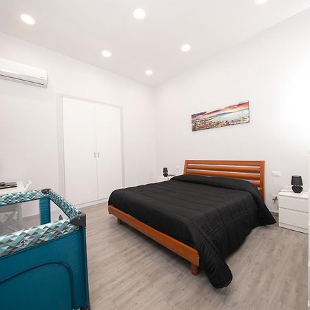 Casa Vacanze Alma B&B Grazioso Appartamento Sul Lungomare Di Pozzuoli A 300Mt Dal Centro E Dal Rione Terra By Movery Luaran gambar