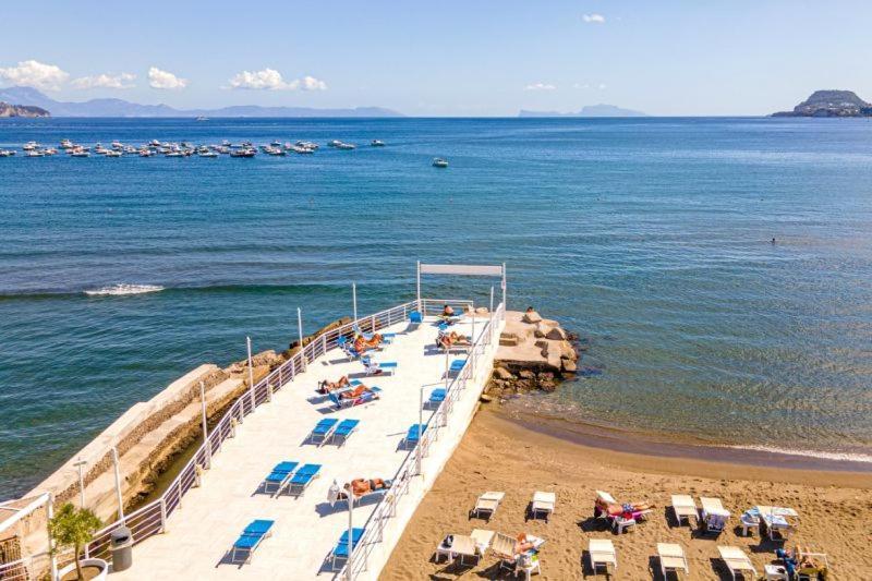 Casa Vacanze Alma B&B Grazioso Appartamento Sul Lungomare Di Pozzuoli A 300Mt Dal Centro E Dal Rione Terra By Movery Luaran gambar